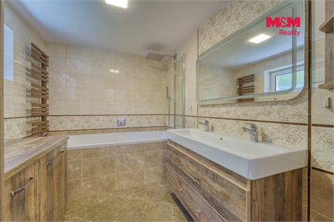 Prodej rodinného domu, 250 m² 12
