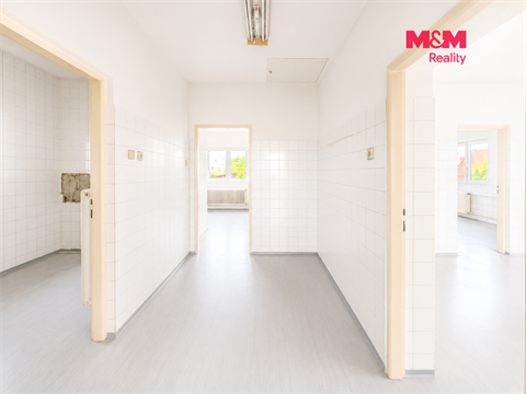 Prodej rodinného domu, 420 m² 8