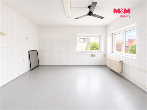 Prodej rodinného domu, 420 m² - 6