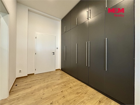 Pronájem bytu 1kk, 57 m² 6