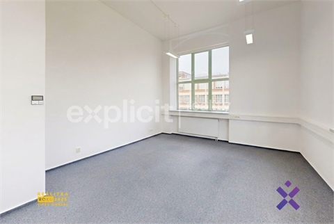 Pronájem kanceláře, 421 m² 24