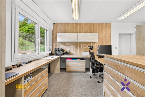 Prodej obchodních prostor, 4 600 m² - 10