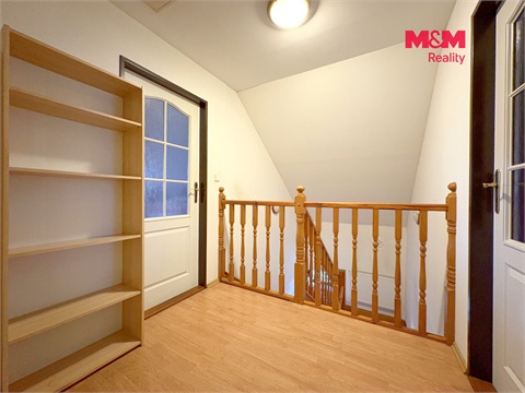 Prodej rodinného domu, 438 m² 10