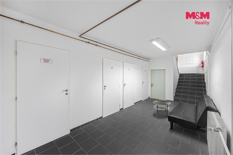 Prodej obchodních prostor, 195 m² 8