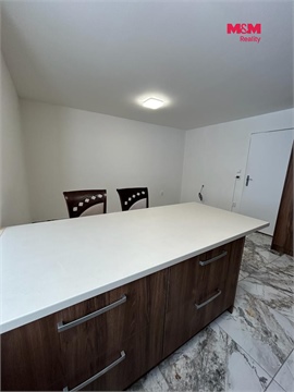 Pronájem bytu 1+1, 37 m² 2