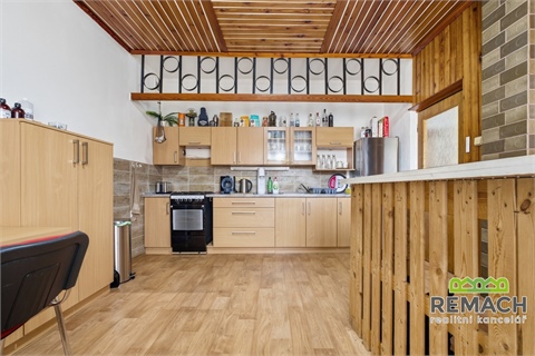 Prodej rodinného domu, 308 m² - 8