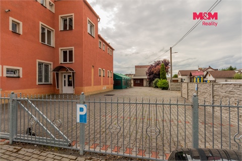Prodej rodinného domu, 1 355 m² 2