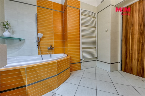 Prodej rodinného domu, 220 m² - 4