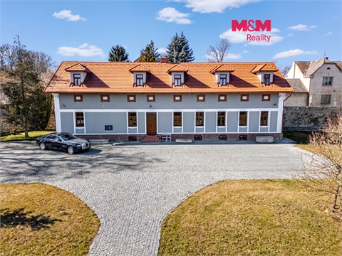 Prodej rodinného domu, 332 m² 0