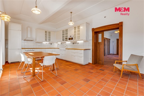 Prodej rodinného domu, 332 m² - 2