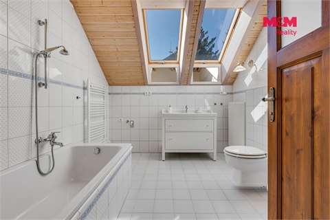 Prodej rodinného domu, 332 m² 8