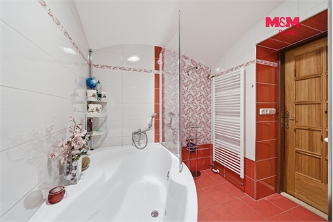 Prodej rodinného domu, 260 m² - 6