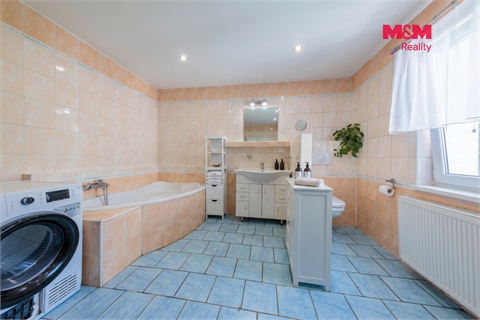 Prodej rodinného domu, 210 m² 6