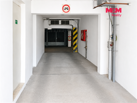 Prodej parkovacího místa, 15 m² 2