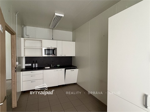 Pronájem skladu / haly, 489 m² - 2