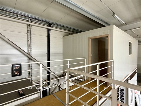 Pronájem skladu / haly, 489 m² 2