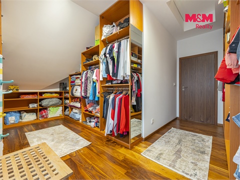Prodej rodinného domu, 350 m² - 14