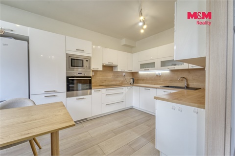 Pronájem bytu 3kk, 81 m² 12