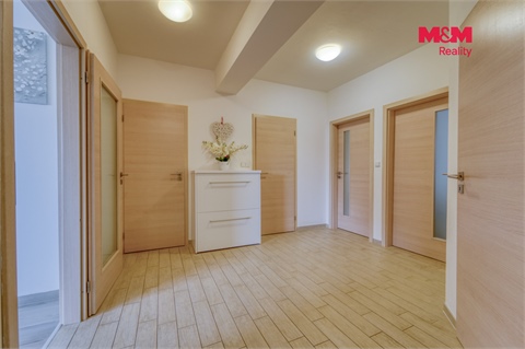 Pronájem bytu 3kk, 81 m² - 12