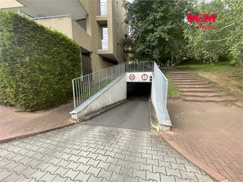 Pronájem parkovacího místa, 13 m² 2