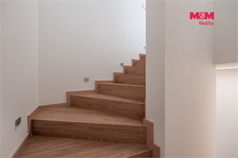 Prodej rodinného domu, 219 m² 8