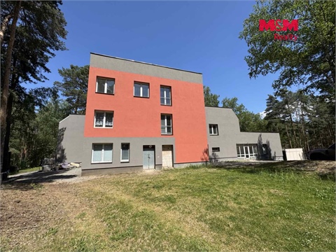 Prodej komerčního objektu, 842 m² 2