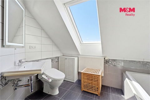 Prodej rodinného domu, 281 m² 16