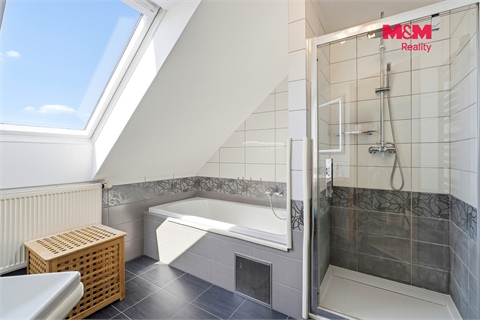 Prodej rodinného domu, 281 m² - 14
