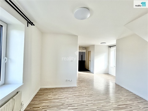 Pronájem bytu 2kk, 64 m² 28