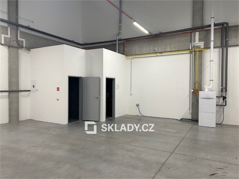Pronájem skladu / haly, 390 m² - 2