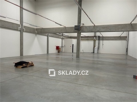 Pronájem skladu / haly, 390 m² 2