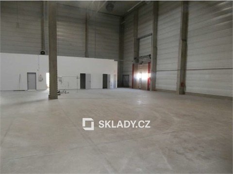 Pronájem skladu / haly, 608 m² - 0
