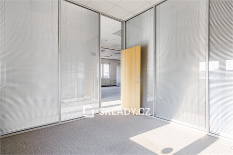 Pronájem kanceláře, 1 000 m² 8