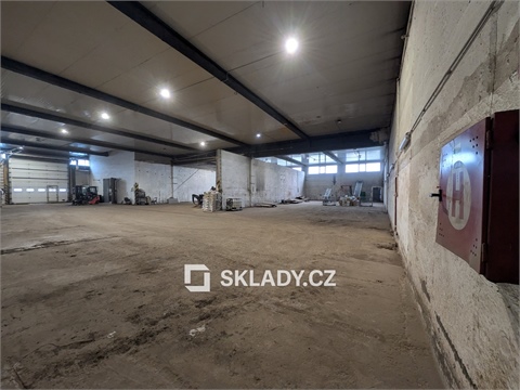 Pronájem skladu / haly, 890 m² - 0
