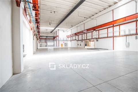 Pronájem skladu / haly, 2 500 m² - 0