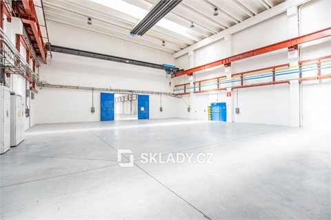 Pronájem skladu / haly, 2 500 m² 0