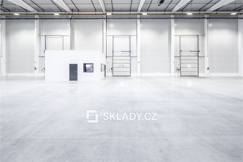 Pronájem skladu / haly, 2 599 m² - 0