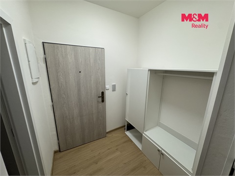 Pronájem bytu 1kk, 29 m² - 0