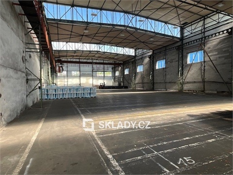 Pronájem skladu / haly, 2 400 m² 0