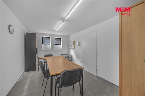 Prodej komerčního objektu, 354 m² 24