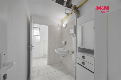 Prodej komerčního objektu, 354 m² 28