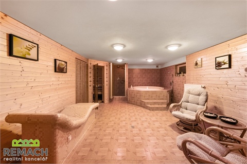Prodej rodinného domu, 335 m² - 14