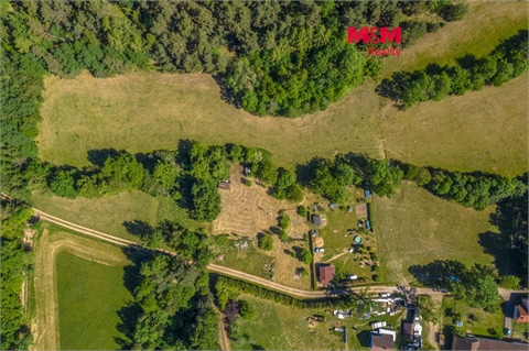 Prodej stavebního pozemku, 1 927 m² 0