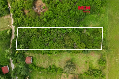 Prodej stavebního pozemku, 2 033 m² 0