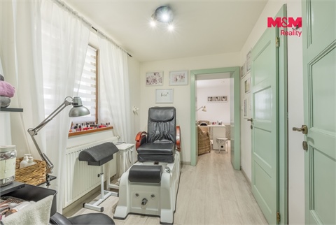 Prodej rodinného domu, 360 m² 14
