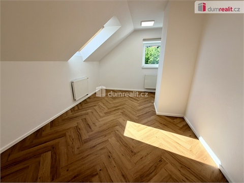 Prodej rodinného domu, 247 m² - 8