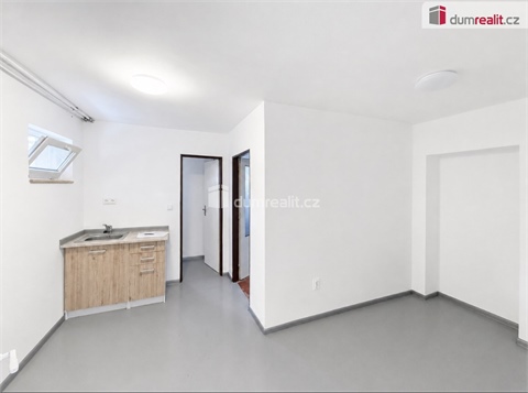 Pronájem obchodních prostor, 140 m² 10