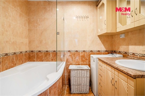 Prodej rodinného domu, 266 m² 6