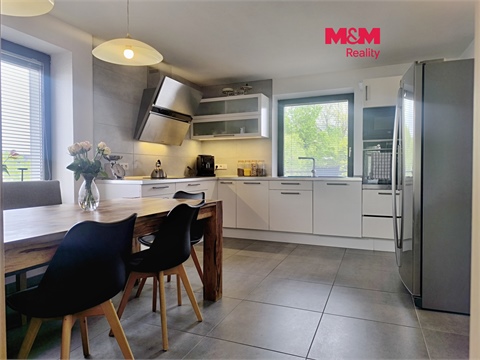 Pronájem rodinného domu, 235 m² 0
