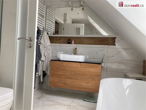 Prodej rodinného domu, 208 m² - 8